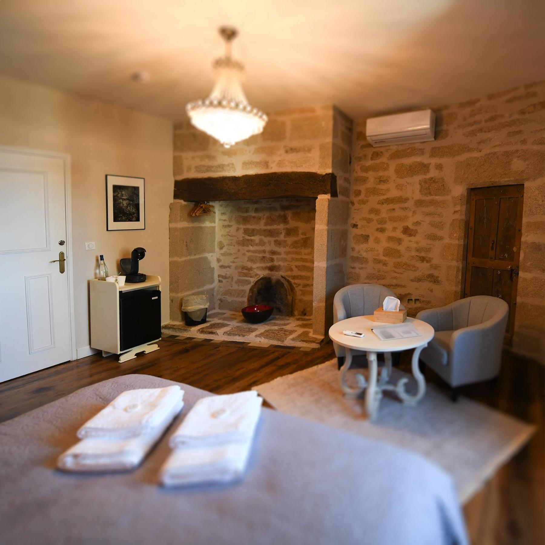 Bed and Breakfast Pat A Touille Treignac Exterior foto
